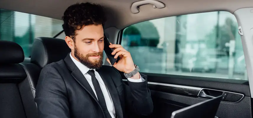 Professional Barrie airport limo service with a polished black luxury vehicle for reliable Toronto Pearson Airport transfers.